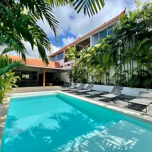 2* Hotel 007 Surfhouse Bali